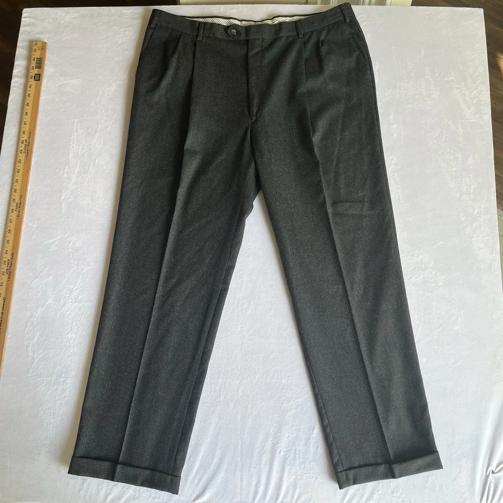 Berle Dress Pants Men's Size 42R Gray Wool Pleated Cuffed 31
